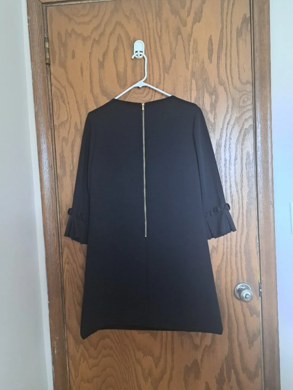 Tahari Cocktail dress with embellished neckline - Picture 2 of 4